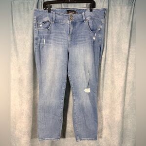 Torrid distressed denim cropped jegging plus size 3